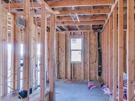 4th image of 15530 Greenleaf Ln