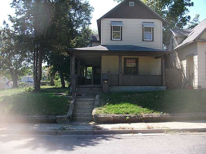 2nd image of 801 Summer St