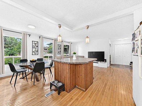 5th image of 11 Bedford Dr NE