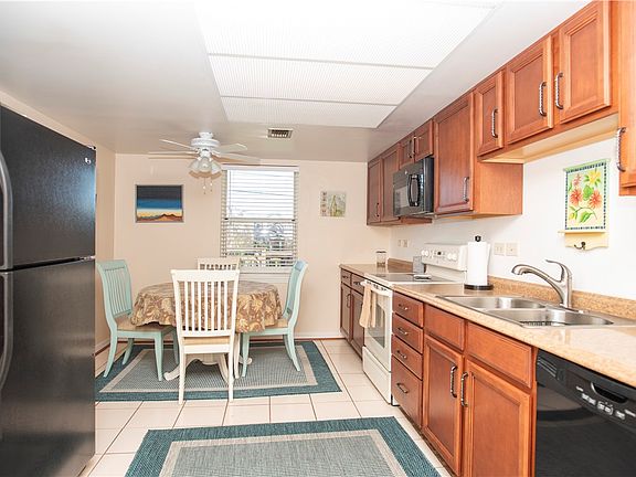 2nd image of 574 S Easy St