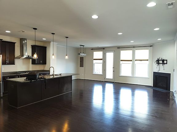 3rd image of 42526 Benfold Sq