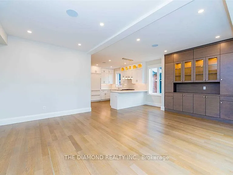 188 Westminster Ave — Photo 12