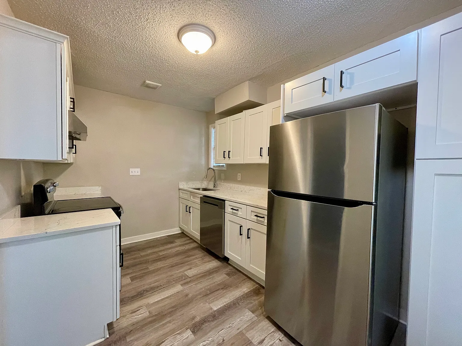 3 bed, 1600 sqft, $1,400 — Photo 3
