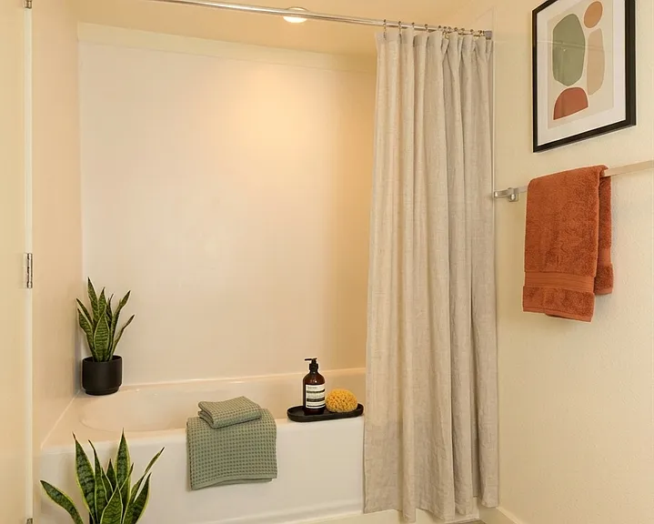 Evanston Apartments - Located on the north side of Fremont — Photo 11