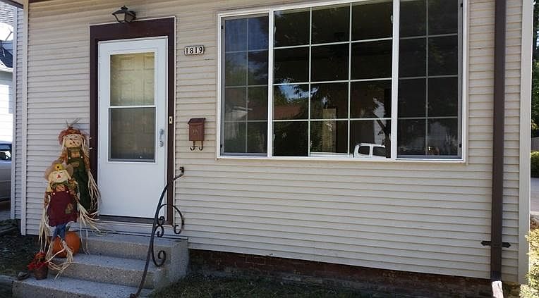 1st image of 1819 N 10th St