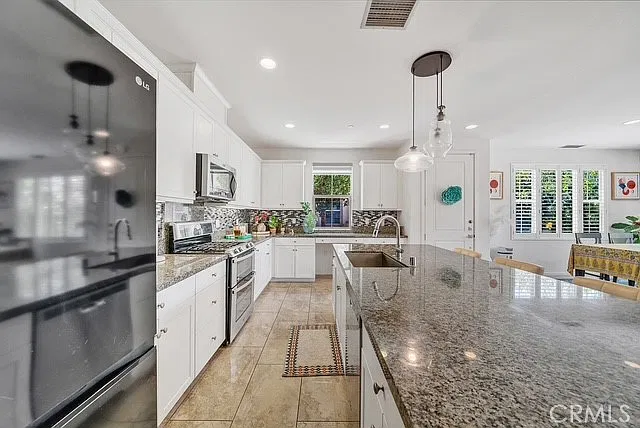 3 bed, 2.5 bath, 1795 sqft, $4,380 — Photo 3