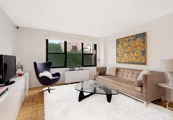 3rd image of 201 W 70th St APT 5J