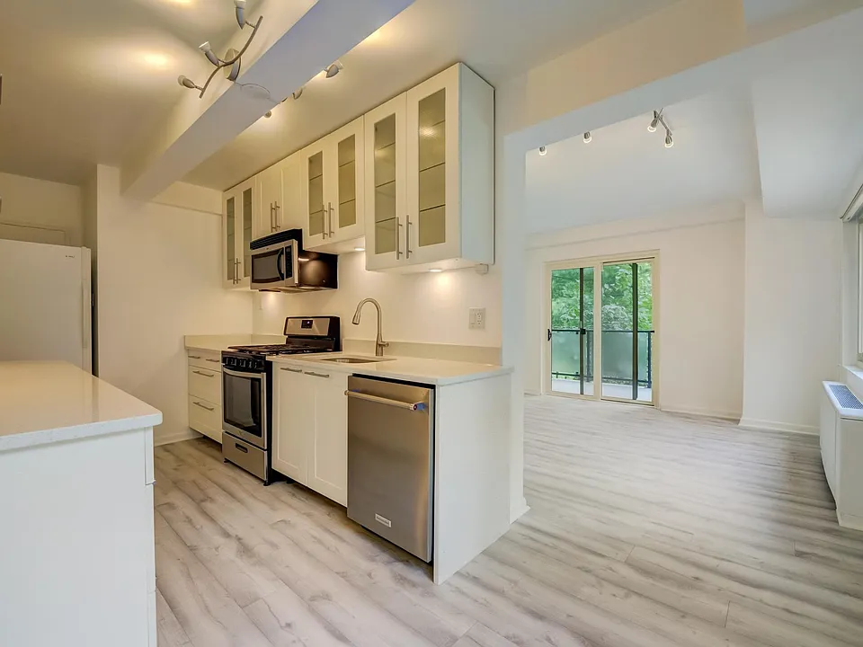 4201 Cathedral Ave NW #604W