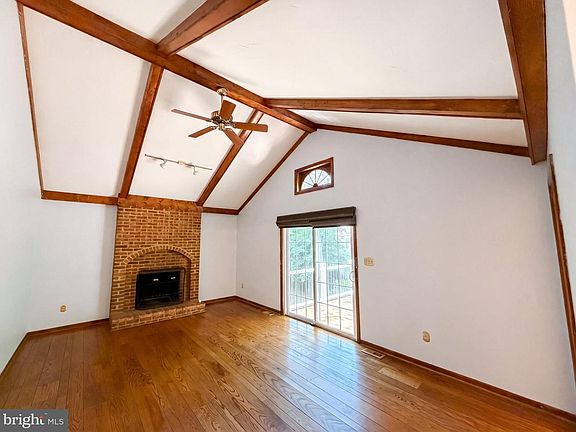3rd image of 4819 Powell Rd