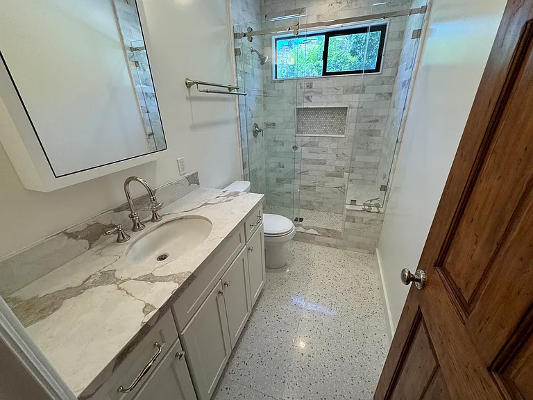 6345 Primrose Ave #10 — Photo 11