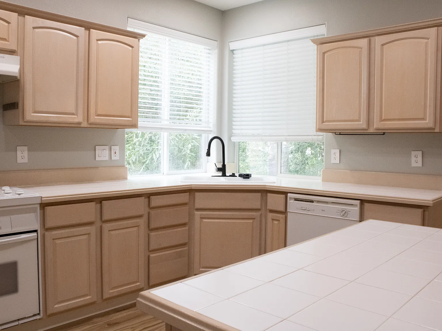 5 bed, 2.5 bath, 3301 sqft, $3,495 — Photo 4