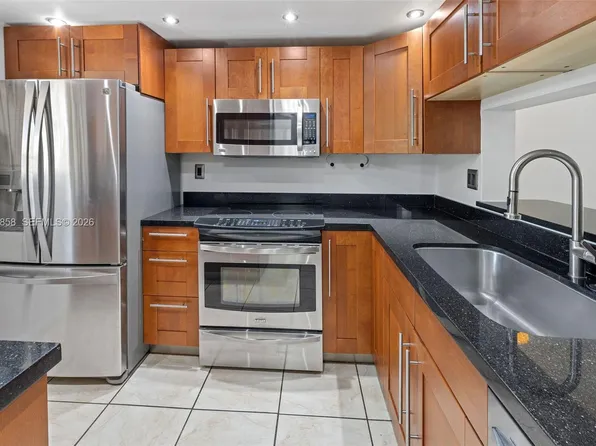 10835 SW 112th Ave APT 305, Miami, FL 33176