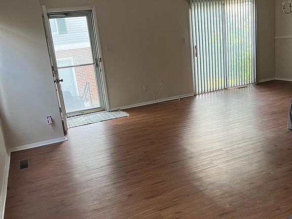 2nd image of 118 Hammershire Rd #B
