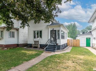 539 3rd Ave S, Clinton, IA 52732