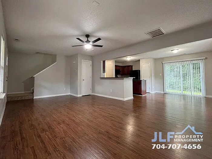 3 bed, 2.5 bath, 1545 sqft, $1,695 — Photo 4