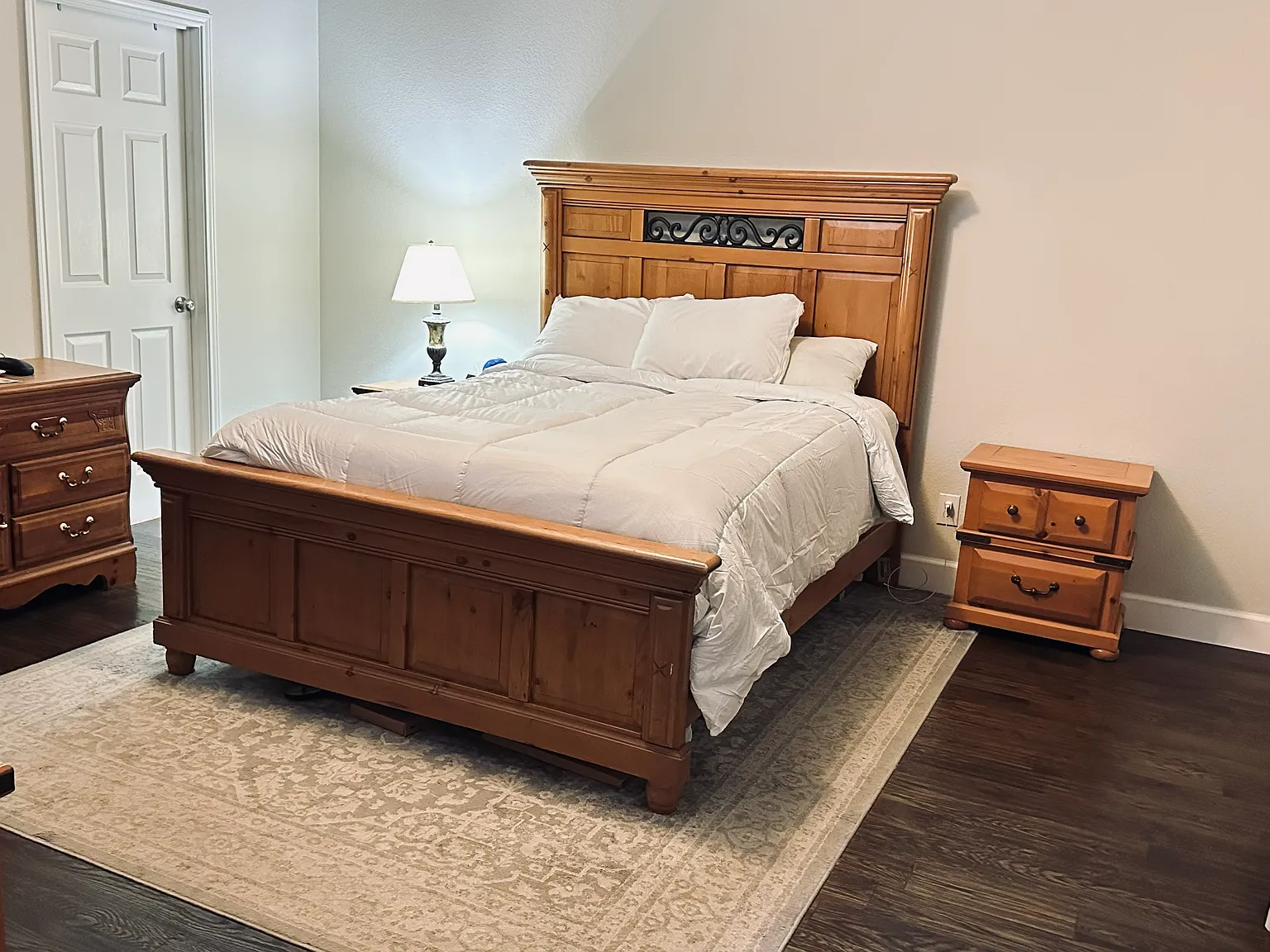 4 bed, 2.5 bath, 2644 sqft, $3,500 — Photo 3