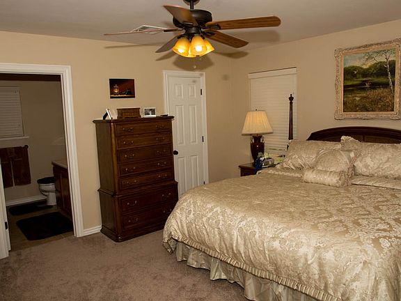 4th image of 100 Lakeview Dr
