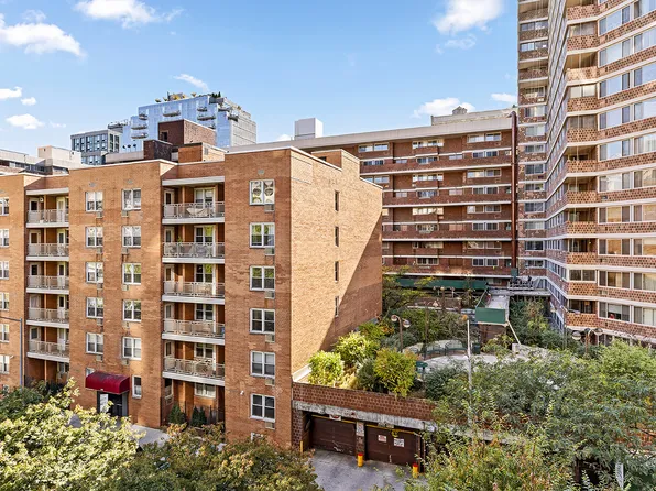 305 East 24th Street image 3 of 7