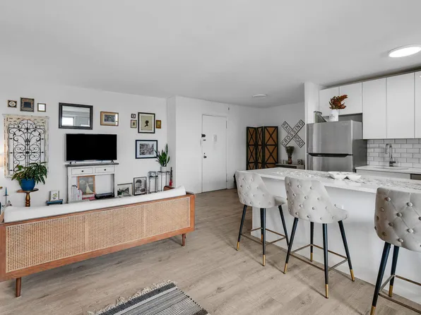 5800 Arlington Avenue image 2 of 13