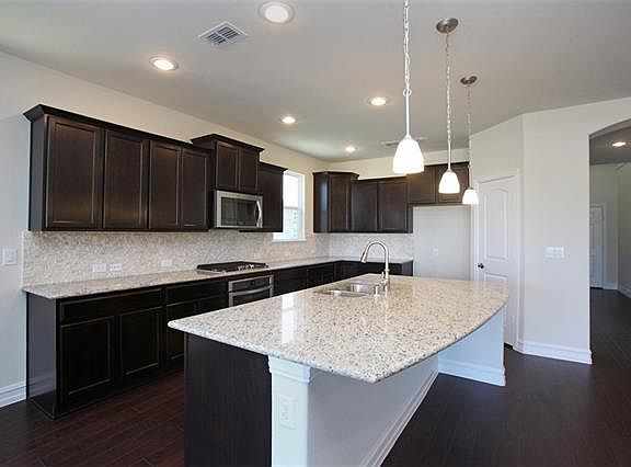 5th image of 6828 Revere Dr