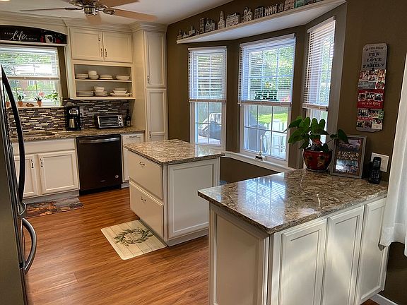 5th image of 23 Revere Dr