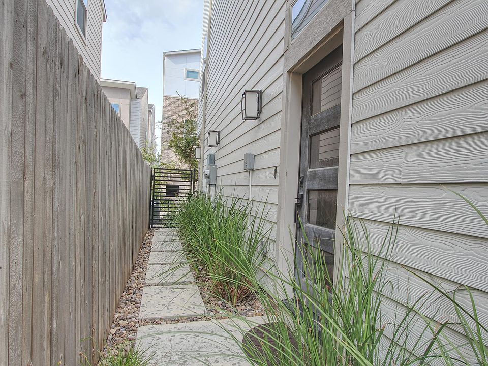 Walkway to front entrance.