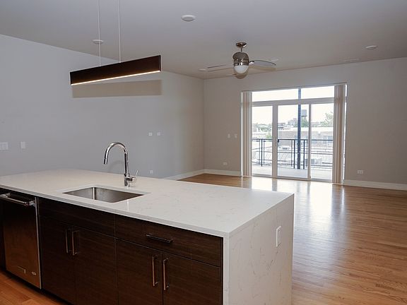 4th image of 1639 W Grand Ave APT 304