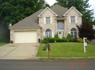 308 Avonworth Heights Dr, Pittsburgh, PA 15237