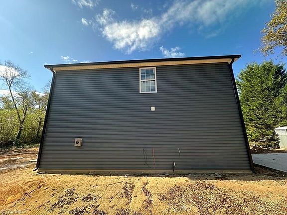 3rd image of 316 Charles St