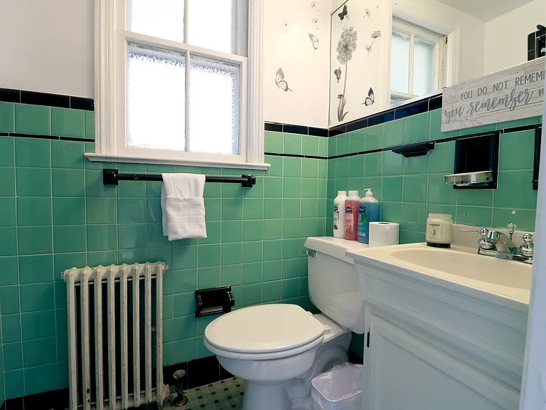Bathroom 2 (view 1)