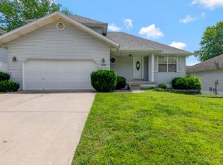 5590 S Aaron Ave, Springfield, MO 65810
