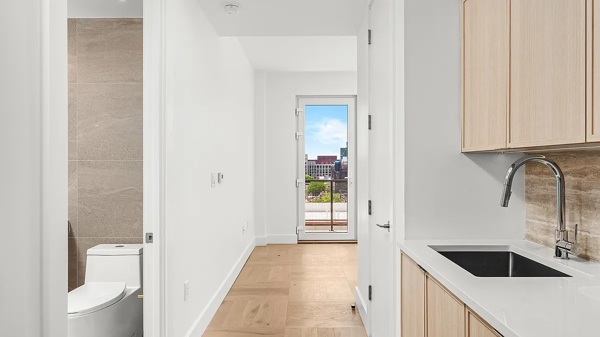 Building Photo - 526 Baltic St #5D