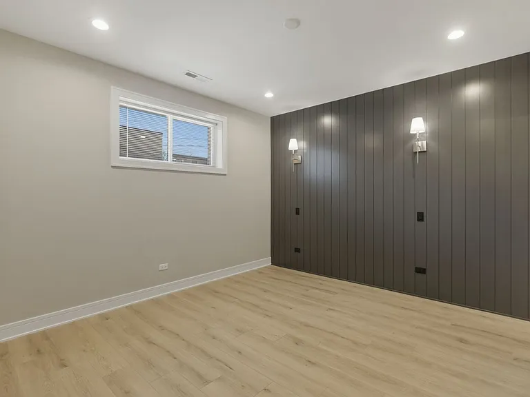 4933 S Champlain Ave #1 — Photo 7