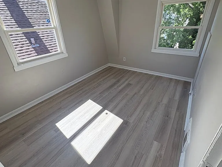 5137 W Keefe Ave — Photo 5
