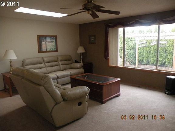 4th image of 3611 SE Ide St