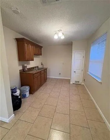437 Whitney Ave — Photo 5
