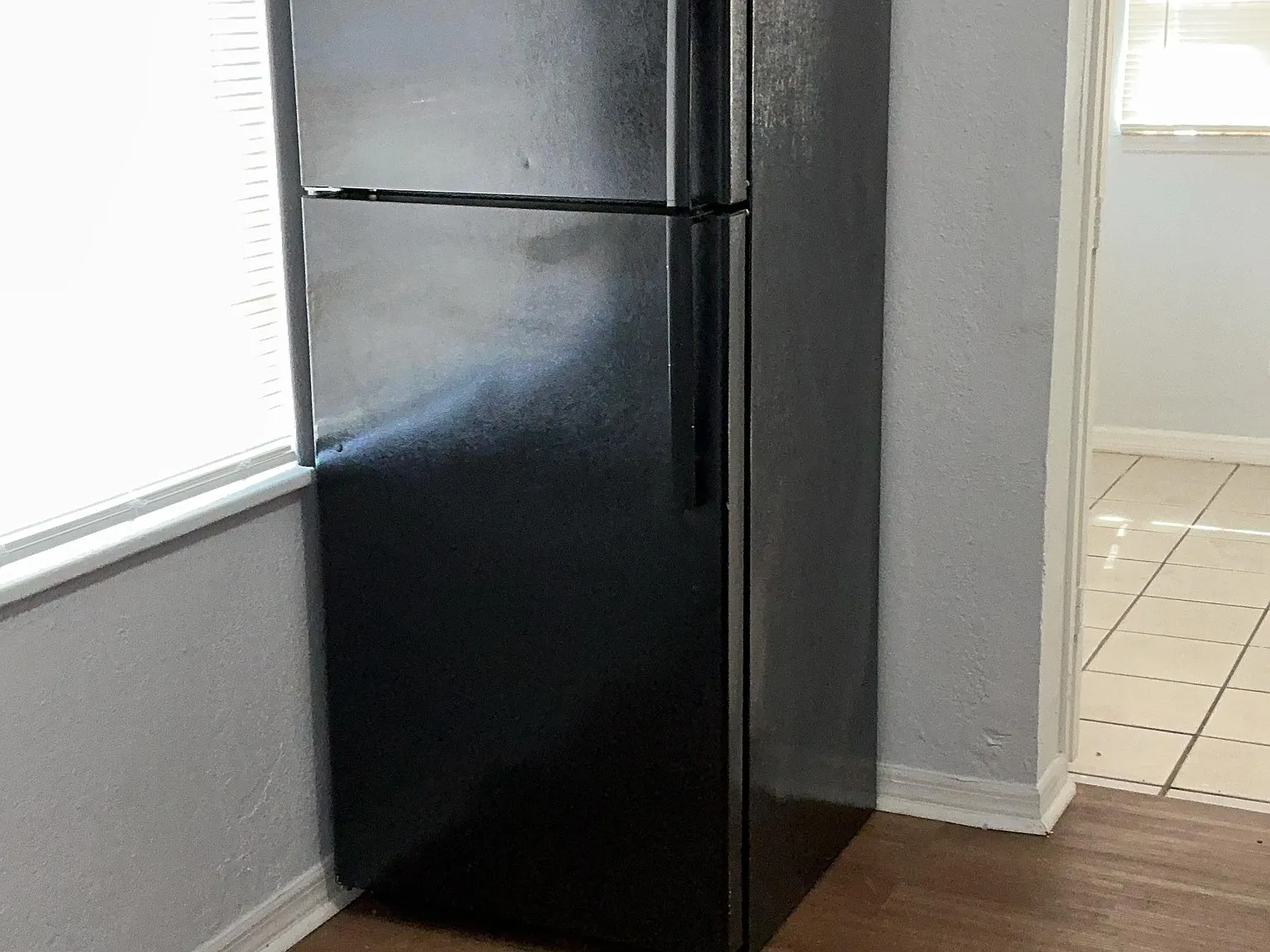 3 bed, 934 sqft, $2,000 — Photo 3