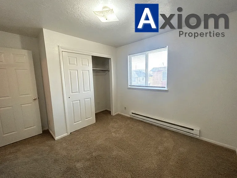Main 819 S — Photo 22