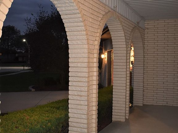 4th image of 10014 Lakeview Ct