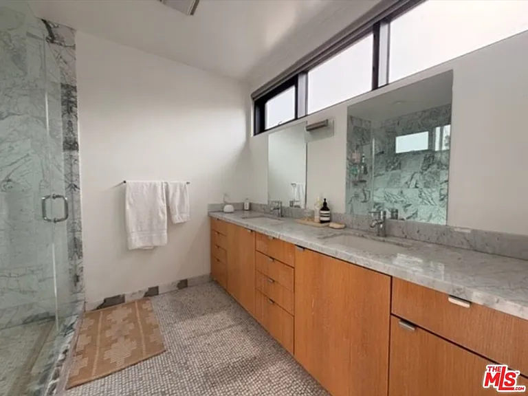 815 Hampton Dr #7 — Photo 12