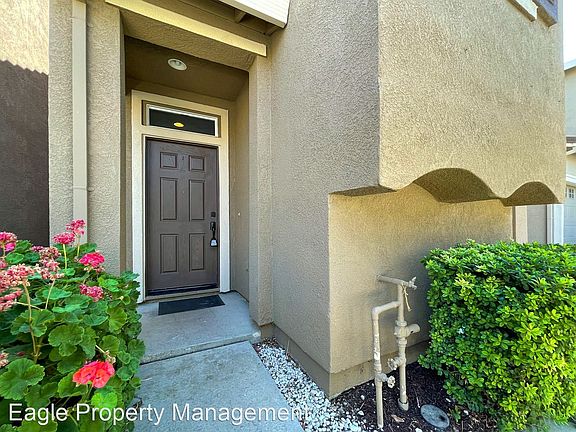 3rd image of 2563 Huckleberry Cir