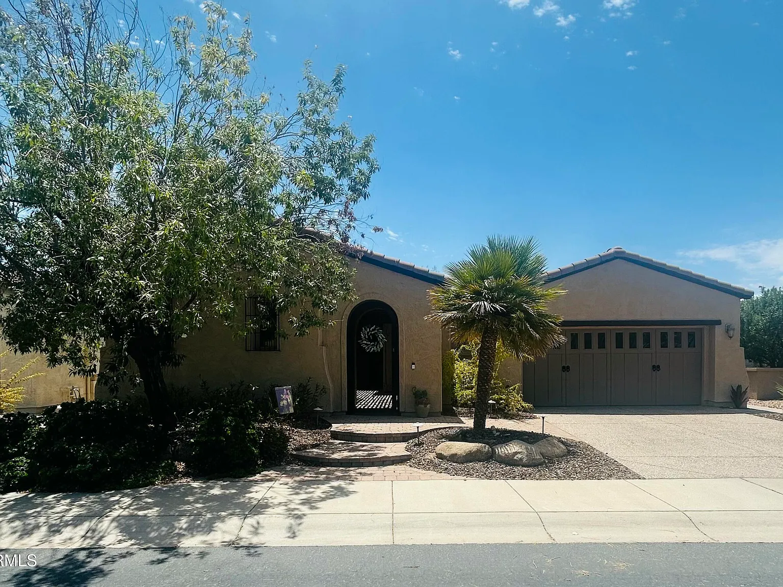 3 bed, 3.0 bath, 2350 sqft, $3,200 — Photo 3