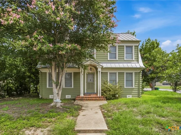 108 E College St, Seguin, TX 78155