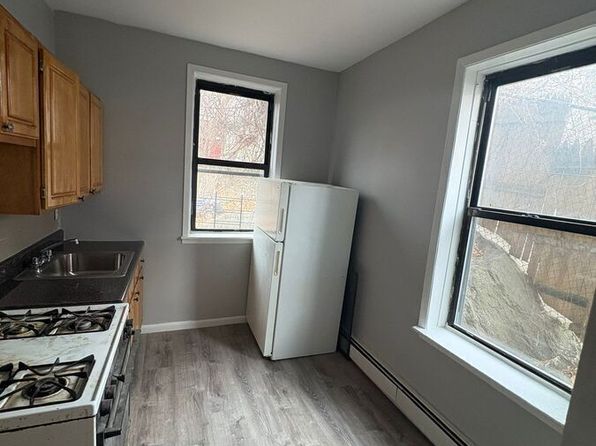 609 Van Cortlandt Park Ave