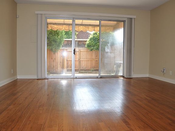 3rd image of 5009 Hampton Ct