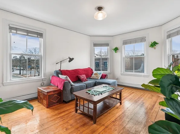 1208 Chestnut St #1208, Newton, MA 02464