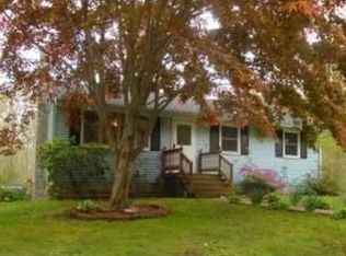 8 Bluebird Ln, Ashaway, RI 02804