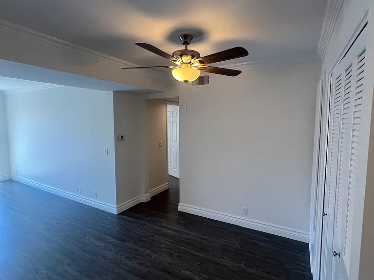 4307 Whitsett Ave #204 — Photo 13
