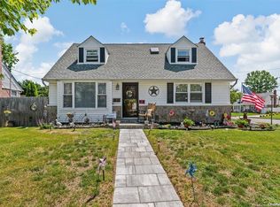 2 Cary Rd, Cove rd, NY 11040
