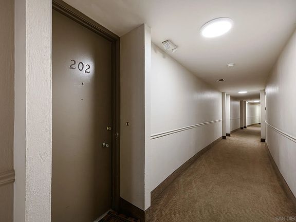 4th image of 3050 Rue D'orleans #202